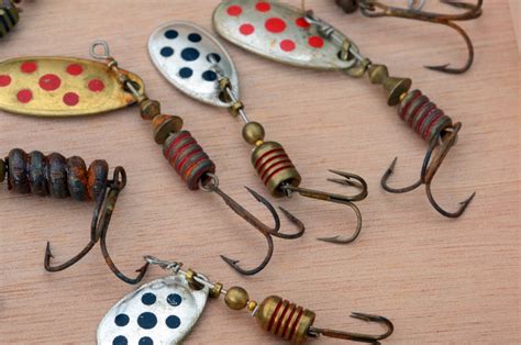 Vintage Fishing Lures: Identification & Values (Full Guide).